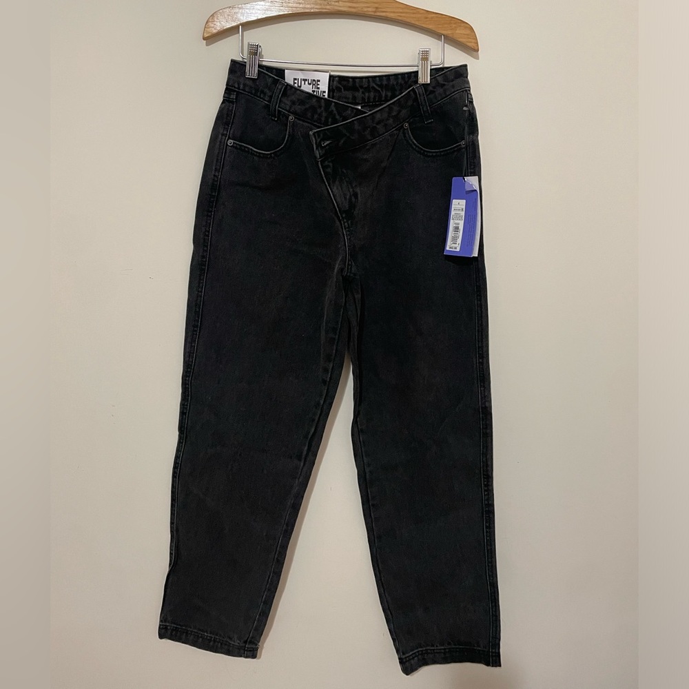 Future collective asymmetrical jeans